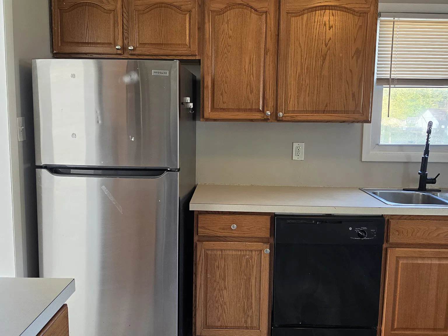 4 bed, 1159 sqft, $1,550 — Photo 3