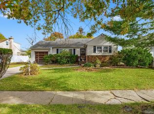 519 Chester St, Uniondale, NY 11553