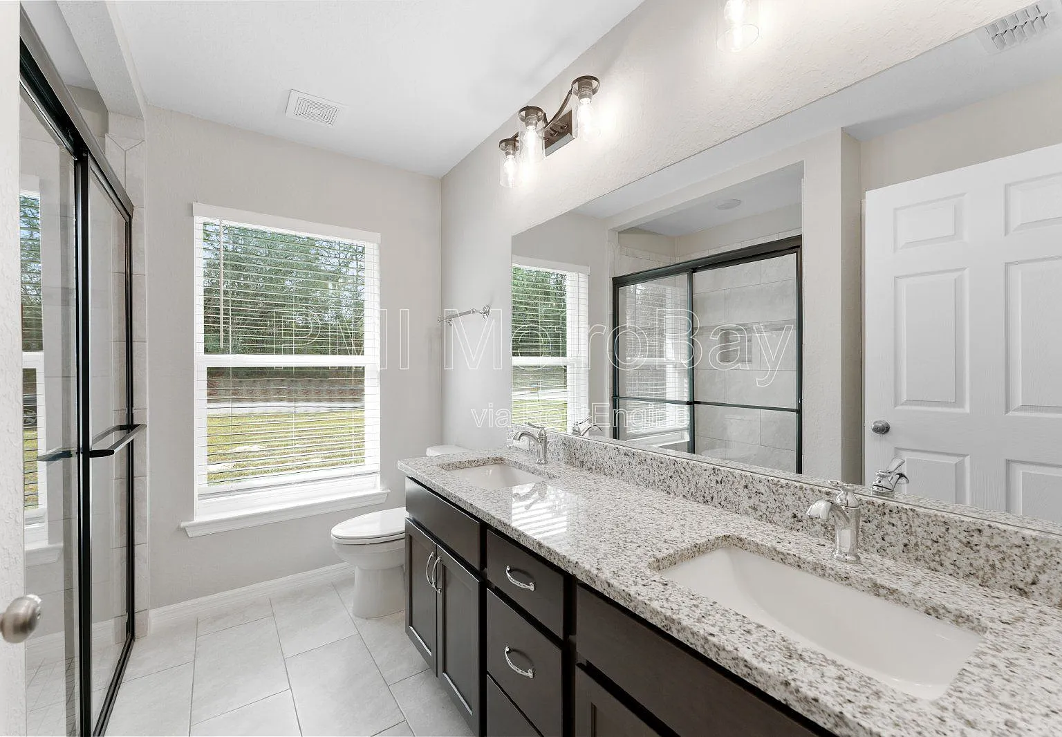 3 bed, 2.0 bath, 1803 sqft, $1,849 — Photo 3