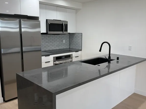 740 N Kings Rd, Los Angeles, CA