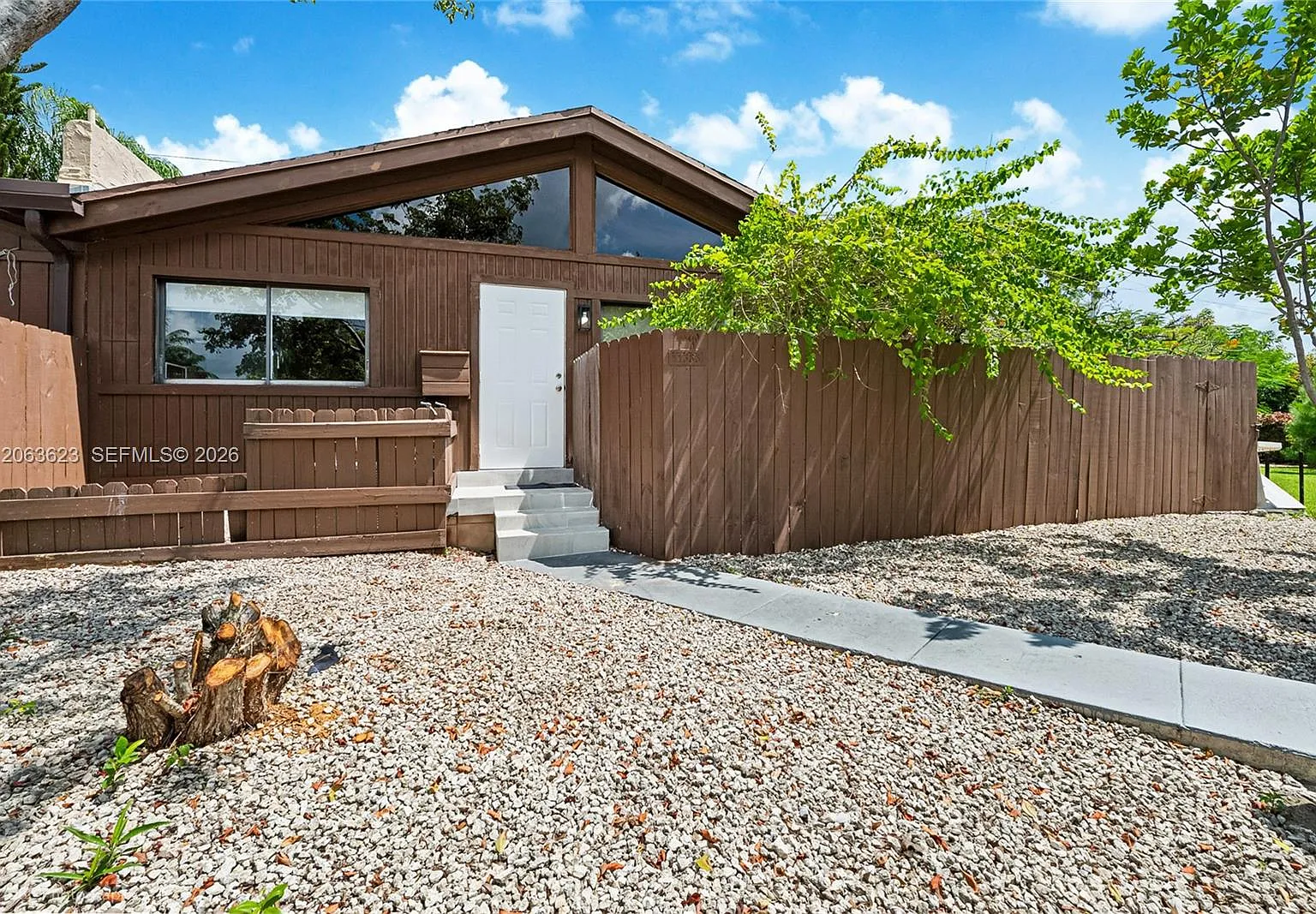 Killian Pines Townhouses — Photo 2