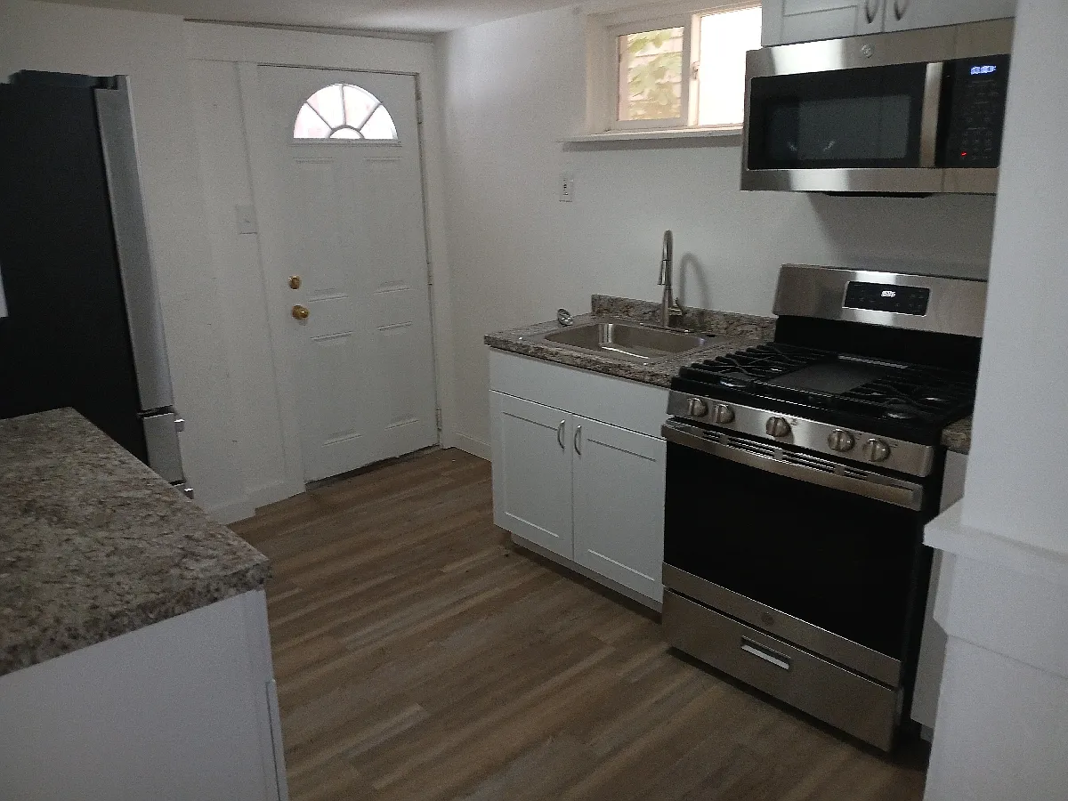 2 bed, $895 — Photo 1