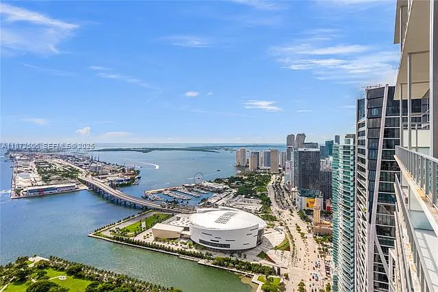 1100 Biscayne Blvd #LPH6105 — Photo 32