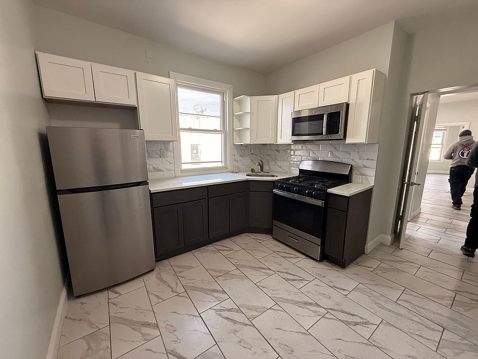 1st image of 87 N 15th St APT 3