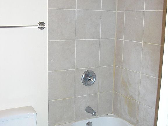 4th image of 5600 Hillcrest Ln APT 2B