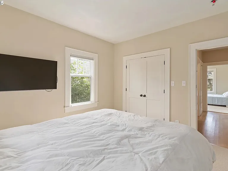 1545 Villard St — Photo 21