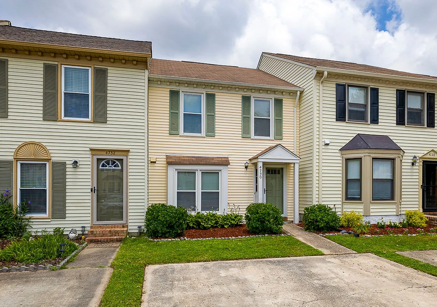 Charming 2 bedroom, 2.5 bathroom townhome in the desirable Kempsville Lake neighborhood of Virgin... — Photo 2