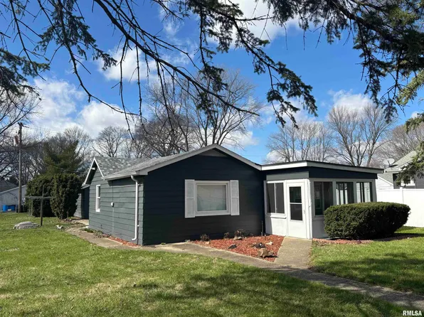 405 S Gillett St, Elkhart, IL 62634