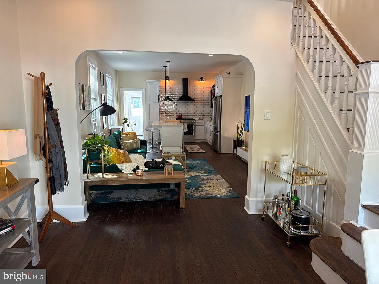 3 bed, 1.5 bath, 1320 sqft, $2,200 — Photo 2