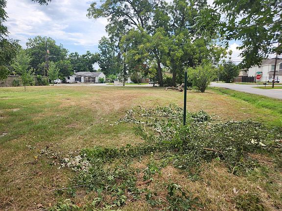 5th image of 8009 Sealey St