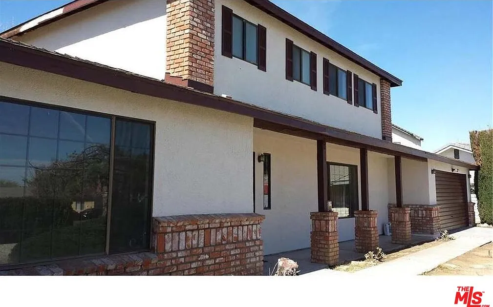 4 bed, 2.5 bath, 2116 sqft, $5,306 — Photo 1