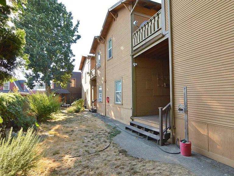 6020 NE Glisan St — Photo 24