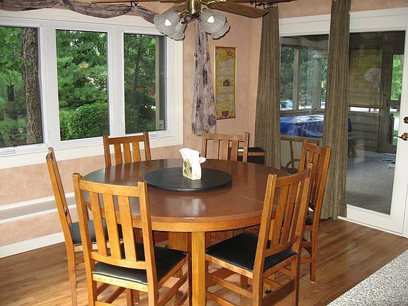 eating area & screened porch