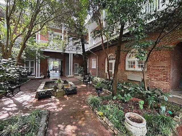 Building Photo - 921 Chartres St #17