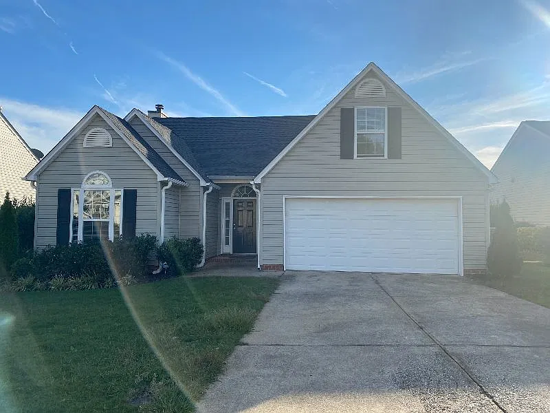 3 bed, 1821 sqft, $1,960 — Photo 1