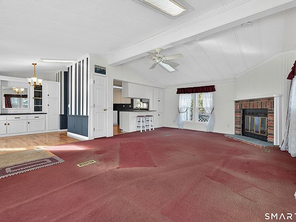 3rd image of 82 Colchester Commons