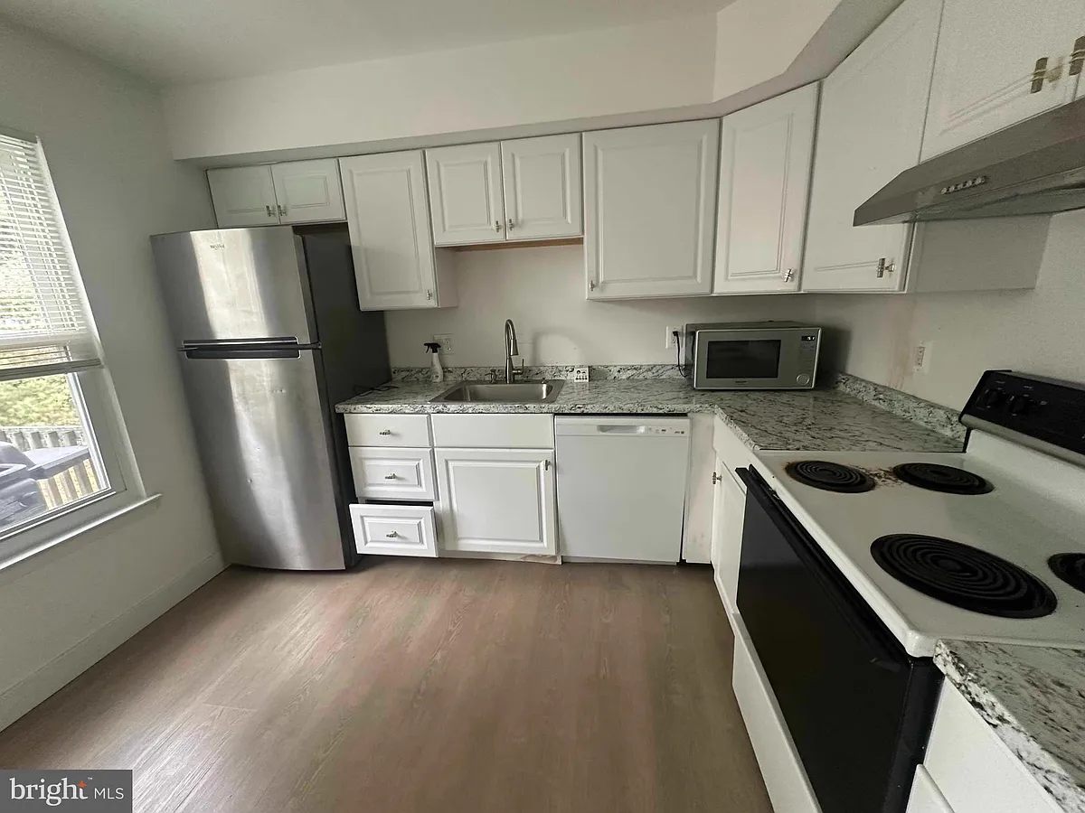 Building Photo - 104 Willow Turn #B