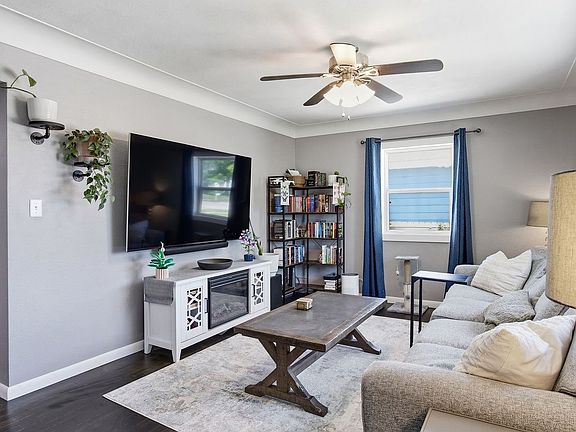 5th image of 2038 26th St SW