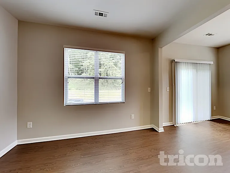 2030 Aragon Ln — Photo 3