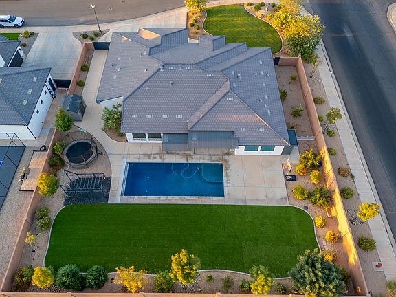 2nd image of 261 W Blue Quartz Dr