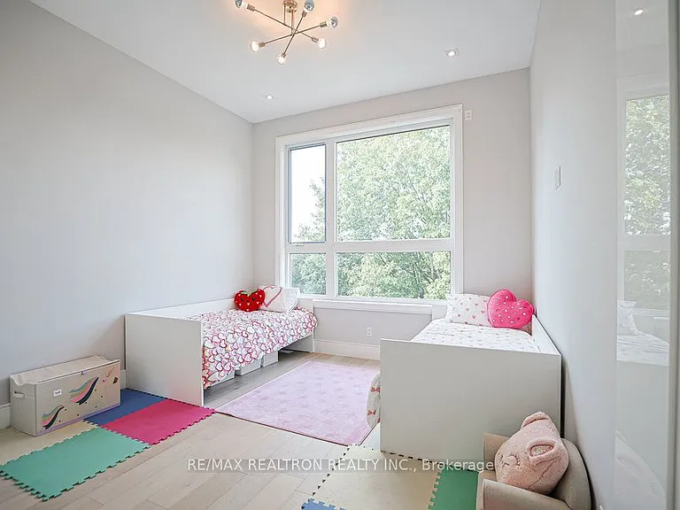 263 East Ave — Photo 21