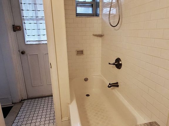 5th image of 215 Bergen St