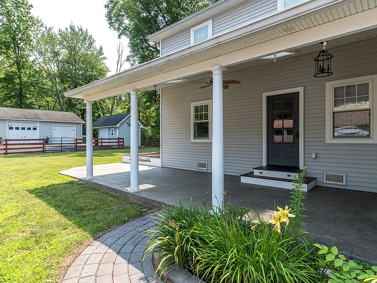 2477 Walnut St — Photo 6