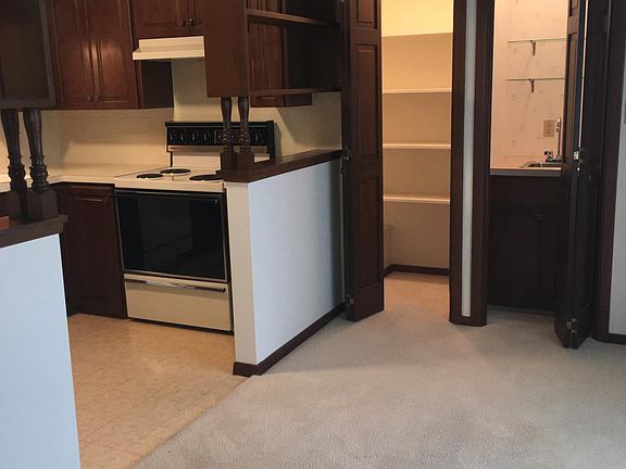 Kitchen, pantry, wet bar