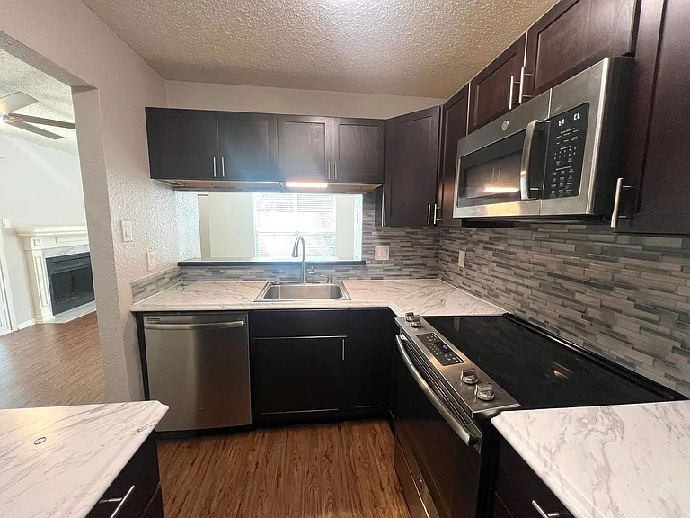 2018 W Rundberg Ln #8B — Photo 9