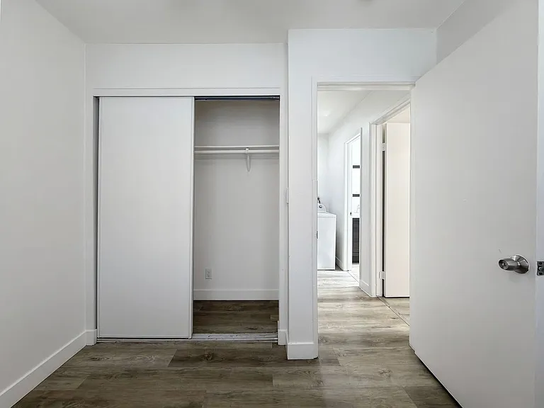 2226 Lewis Ave — Photo 5