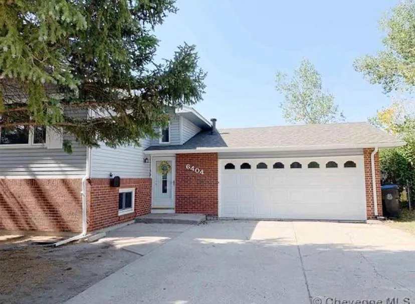 6404 Kevin Ave — Photo 1