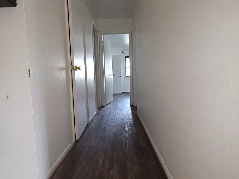 391 Howe Ave — Photo 3