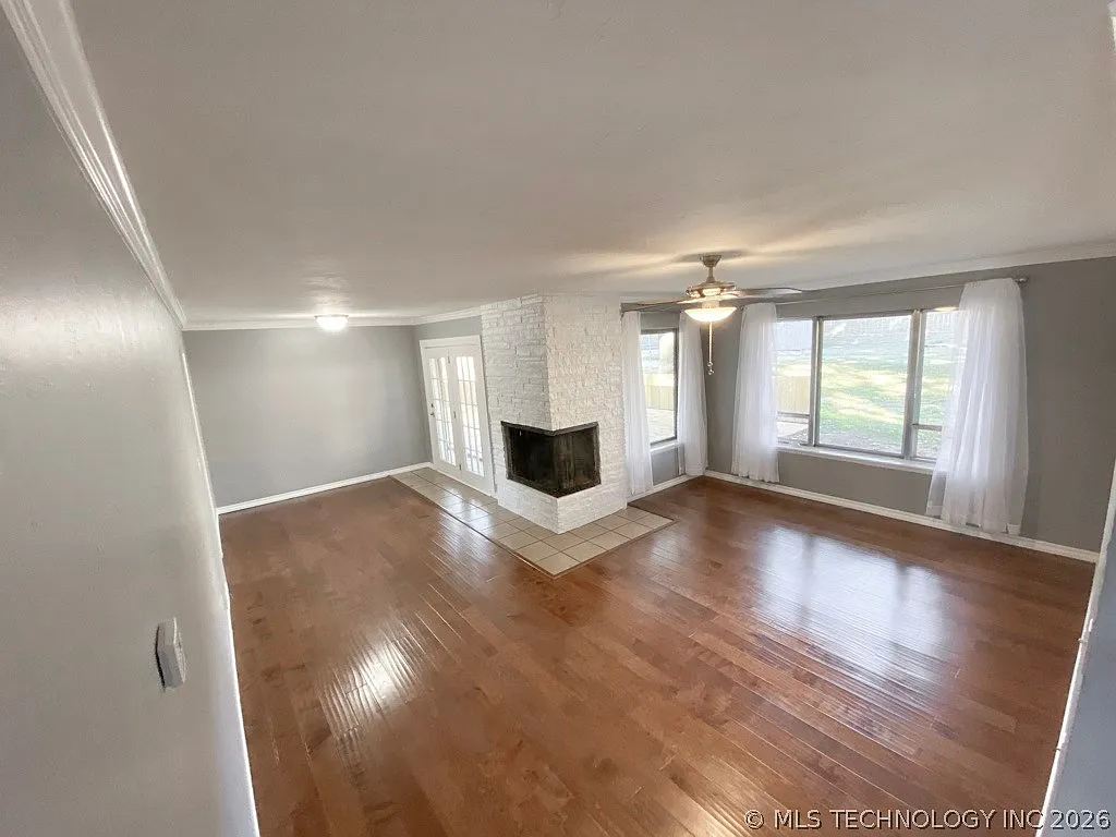 3 bed, 2.0 bath, 1407 sqft, $1,900 — Photo 2