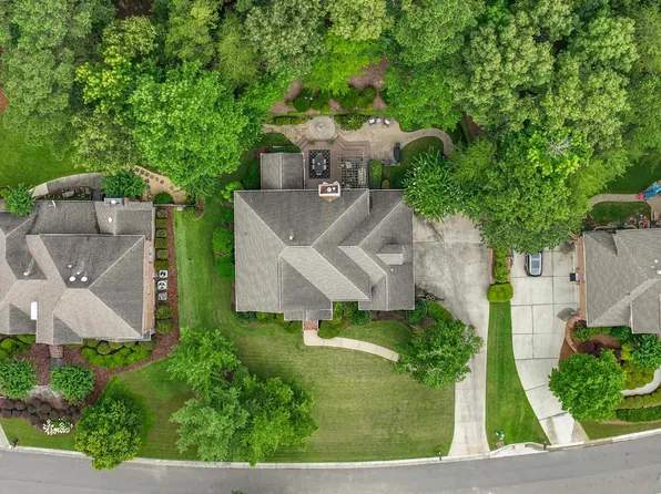 909 Vestlake Hollow Cir, Vestavia, AL 35242
