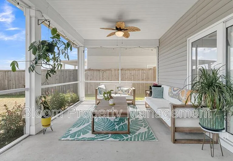 451 Carrara Dr — Photo 38