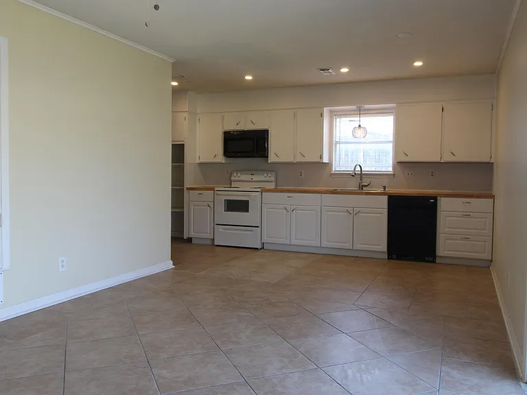 3303 Brookbend Dr — Photo 5