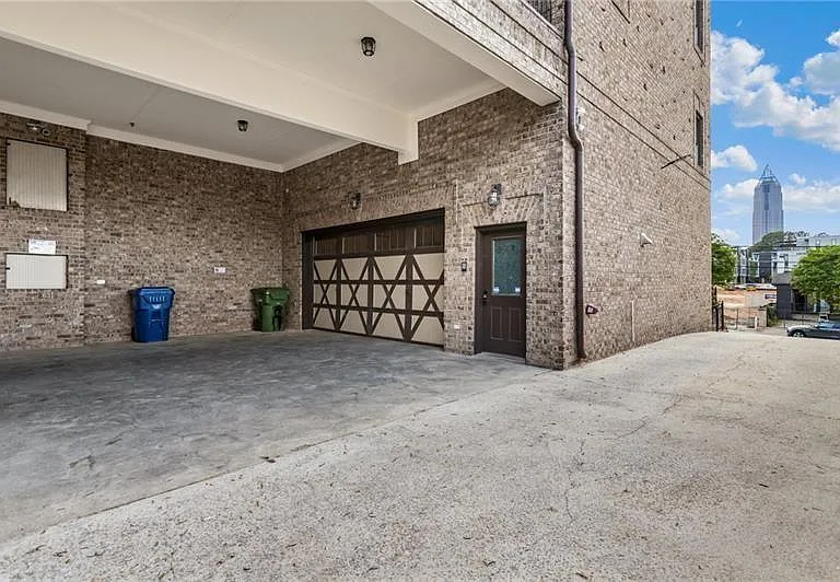 629 Boulevard NE — Photo 74
