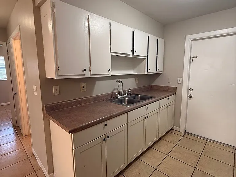 3801 SW 17th Pl — Photo 6