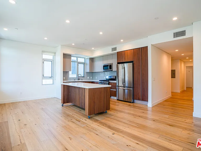 938 S Orange Grove Ave #201 — Photo 6