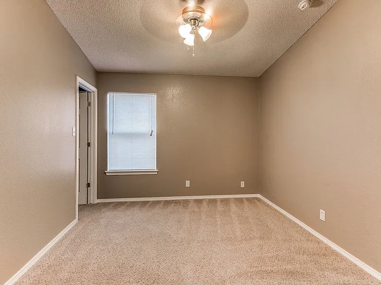 3289 Emerald Point Dr — Photo 17