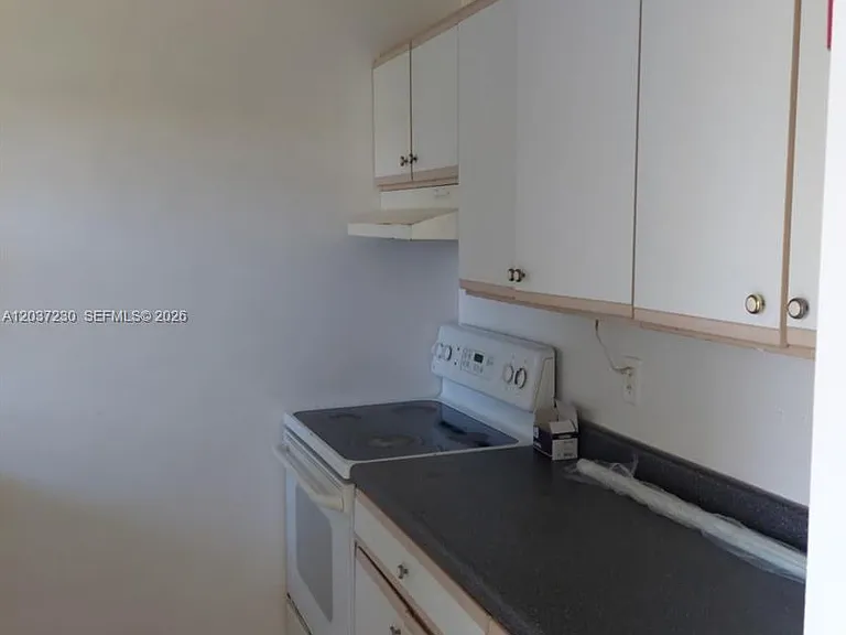 2319 Johnson St #1 — Photo 2