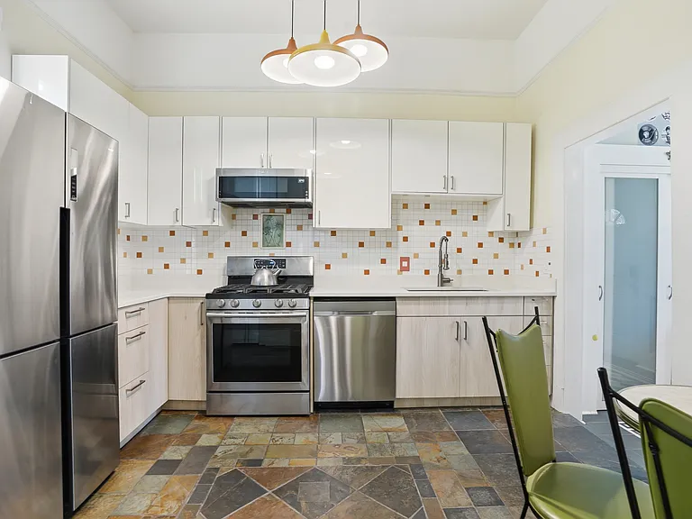 524 E Henry St — Photo 13