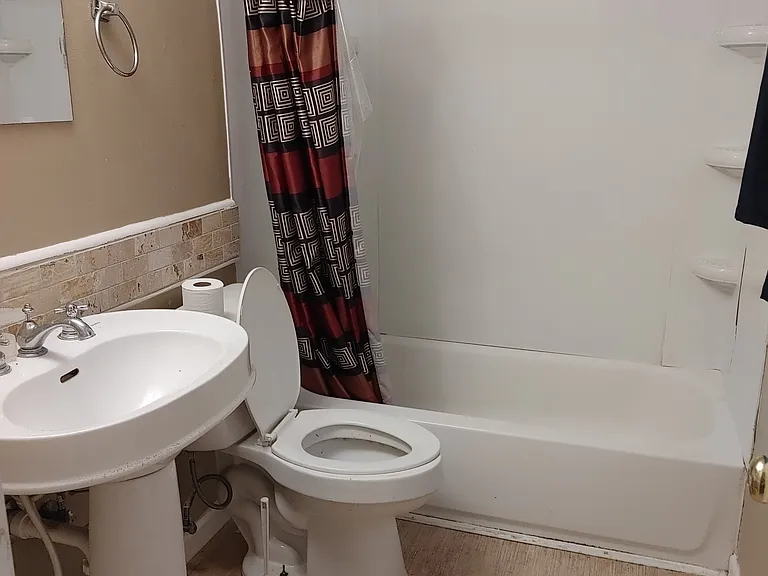 606 Magnolia St — Photo 2