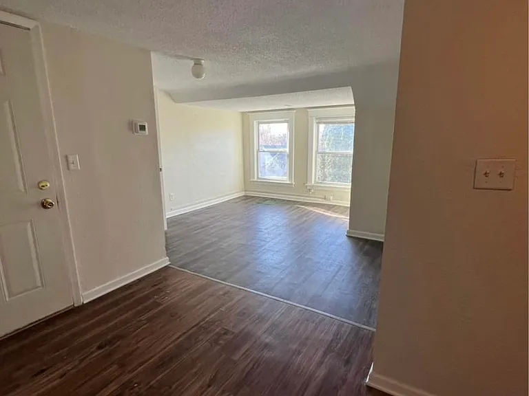 319 E Van Buren St #3N — Photo 2
