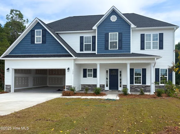 724 Ellabond Street, Sneads Ferry, NC 28460