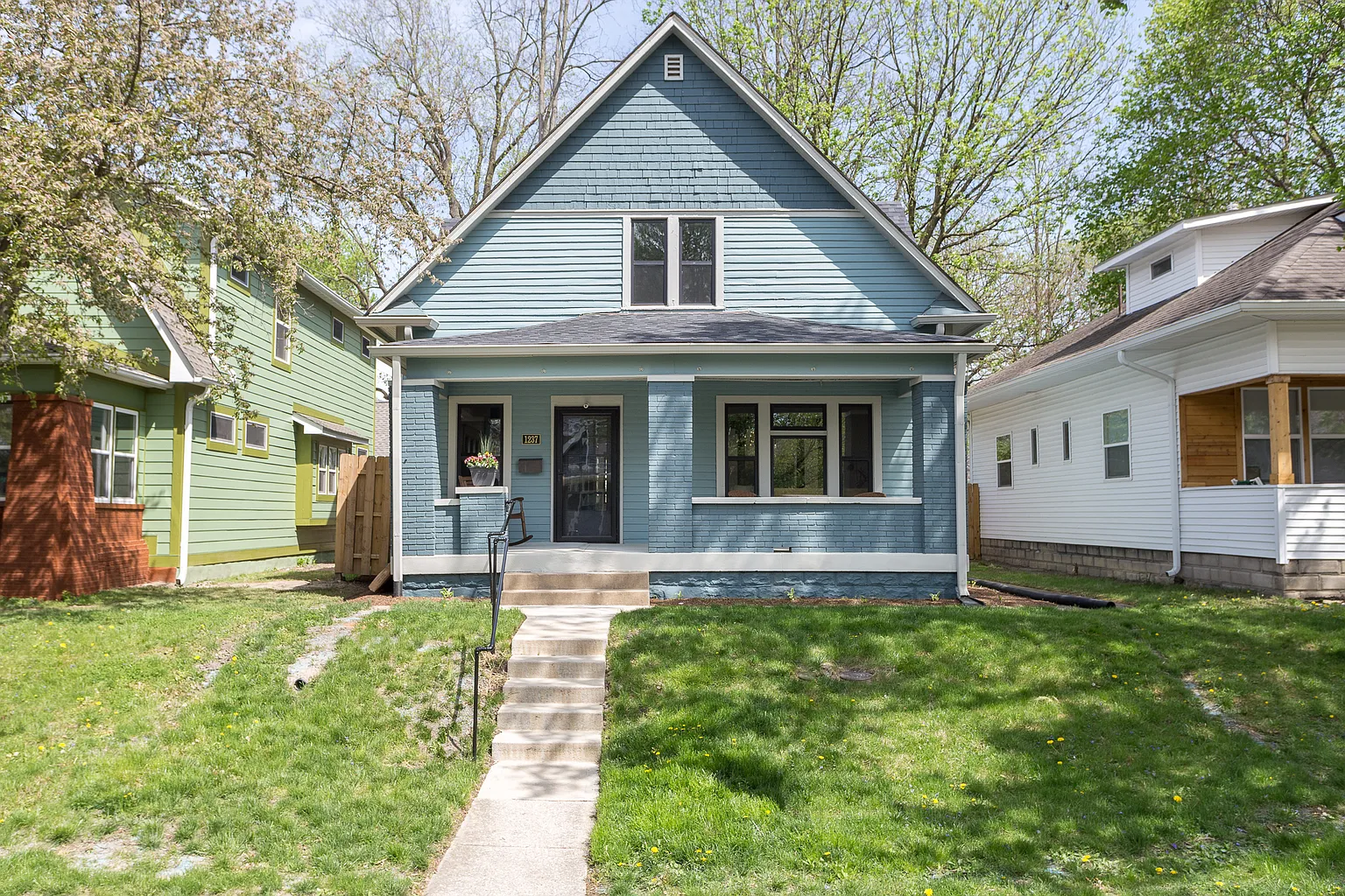 1237 N Oakland Ave photo 1