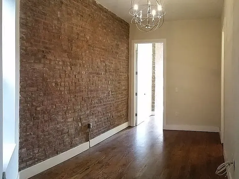 255 Hart St #2L — Photo 4