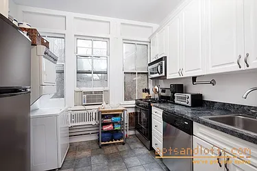 Rented by aptsandlofts.com