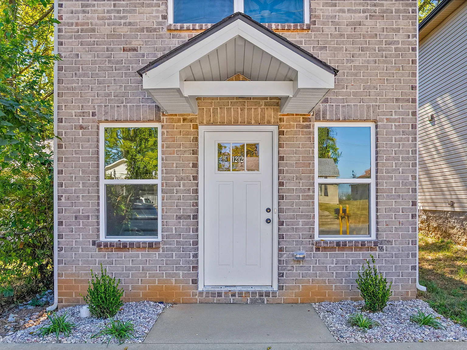 2 bed, 2.5 bath, 1200 sqft, $1,350 — Photo 3