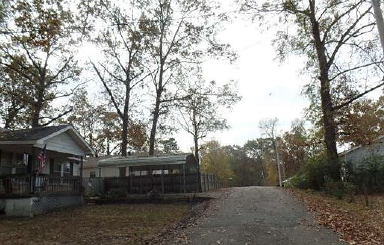 2nd image of 413 Damon St